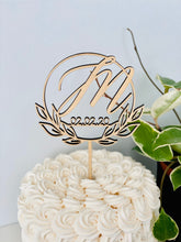 Load image into Gallery viewer, Personalized Initial Date Circle Half Wreath Cake Topper, 5&quot;
